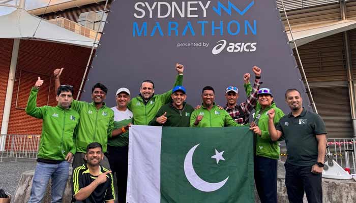 Pakistani marathon runners in a group photo after Sydney marathon. — Reporter