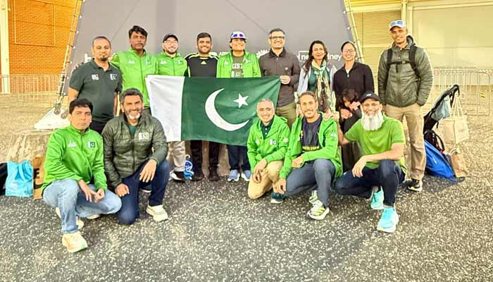 Pakistani runners hold national flag during Sydney marathon in a group picture. — Reporter