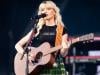 Maisie Peters honours Dolly Parton at Reading Festival days after demise