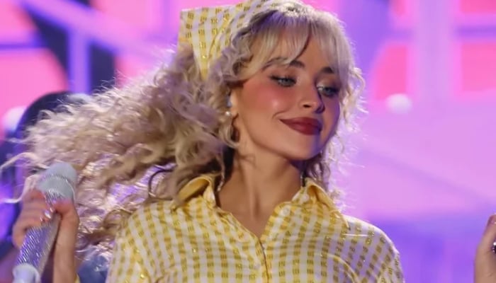 Sabrina Carpenter celebrates Mans Best Friend first anniversary