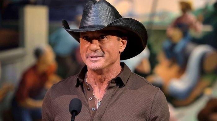Music icon Tim McGraw left red faced after embarrassing onstage mishap