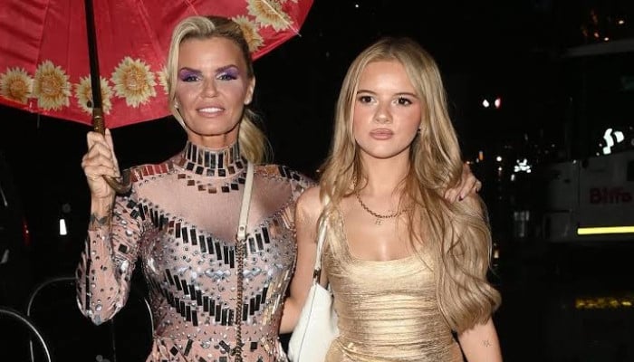 Kerry Katona, daughter Heidi make show-stopping entrance in metallic dress