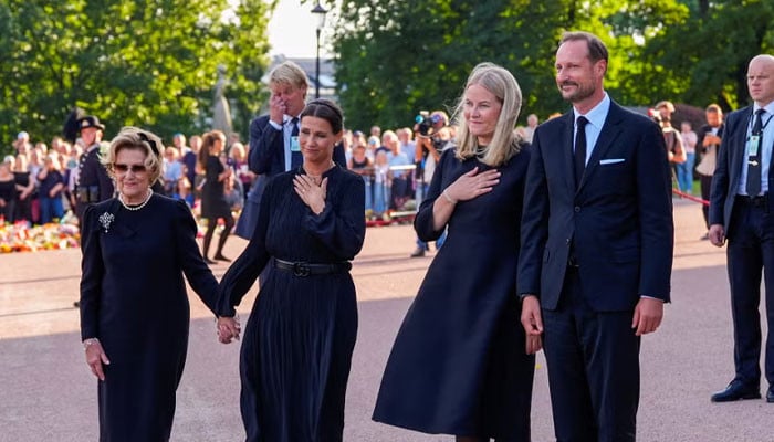 Palace issues Queen's health update just hours before crucial ceremony