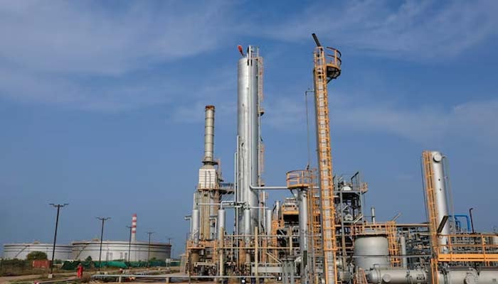 Pakistan set to sign agreements with five oil refineries for $6bn investment
