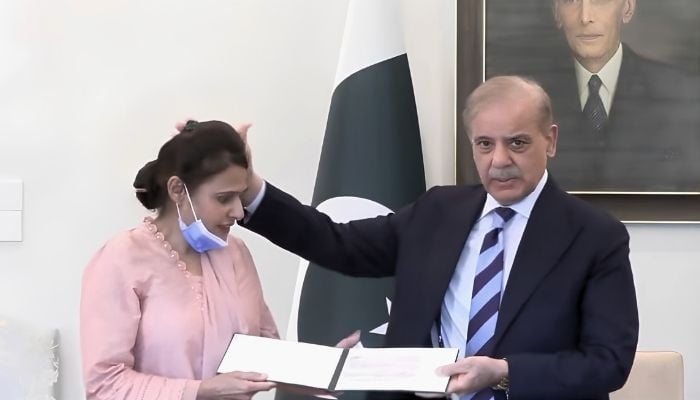Prime Minister Shehbaz Sharif praises nurse Razia Noreen, who saved a newborn during the Pims fire during a meeting held in Islamabad on September 3, 2026. — Screengrab via Geo News