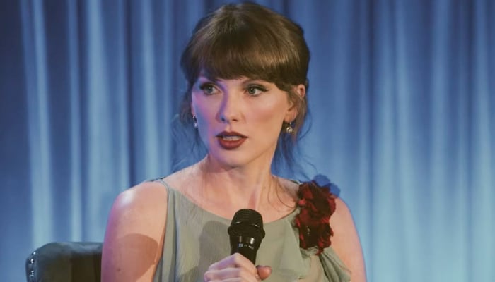 Taylor Swift receives warm welcome to country roots