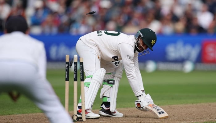 Pakistan bowled out for 133 against England in third Test