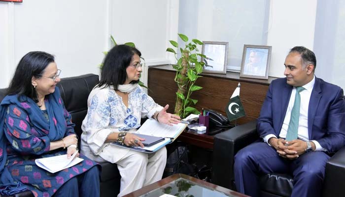 High-level delegation from the Gates Foundation calls on Bilal Azhar Kayani, Minister of State for Finance and Revenue & Railways. — Geo News