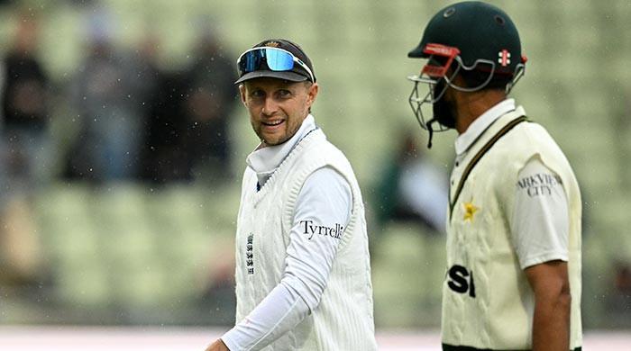 England close in on Test series sweep against Pakistan
