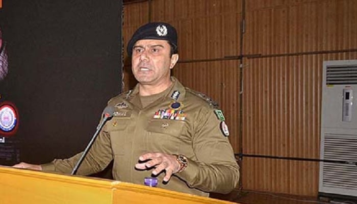 Capt (retd) Muhammad Sohail Chaudhary addressing a ceremony. — APP/File