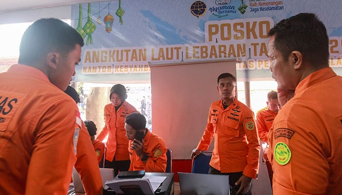 National Search and Rescue Agency (Basarnas) officers staff a rescue operations command post for the stricken Virgo Transport 8 ferry, at Trisakti Bandarmasih Port in Banjarmasin, South Kalimantan, on September 13, 2026. — AFP