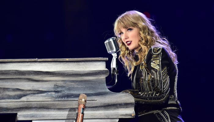 Taylor Swift ignites SNL speculations ahead of season 52