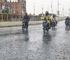 Karachi likely to receive light rain today amid hot, humid weather