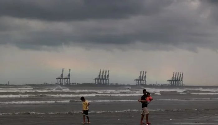 What is behind foul odour along Karachi coast?
