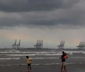 What is behind foul odour along Karachi coast?