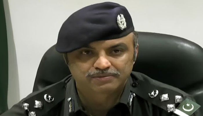 DIG West Irfan Baloch briefs the media on developments in the Surjani Town quadruple murder investigation in Karachi on September 17, 2026. — Screengrab via Geo News