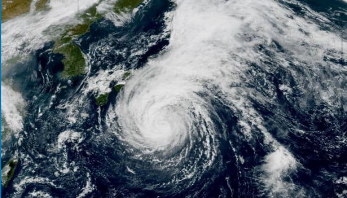Japan on alert as Dujuan regains typhoon strength, 1.6 million told to evacuate