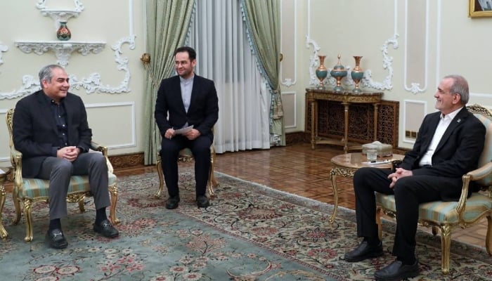 Interior Minister Mohsin Naqvi (left) meets Iranian President Masoud Pezeshkian (right) in Tehran on September 21, 2026. — X@PressTV