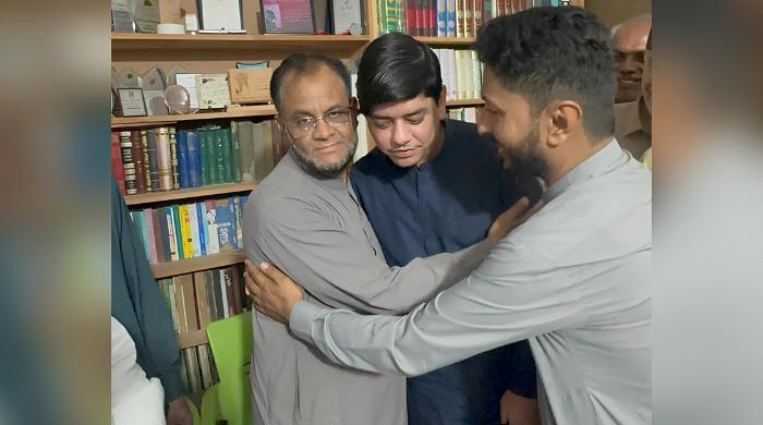 KU professor Arif Saqi reconciles with Konain Shah in assault case