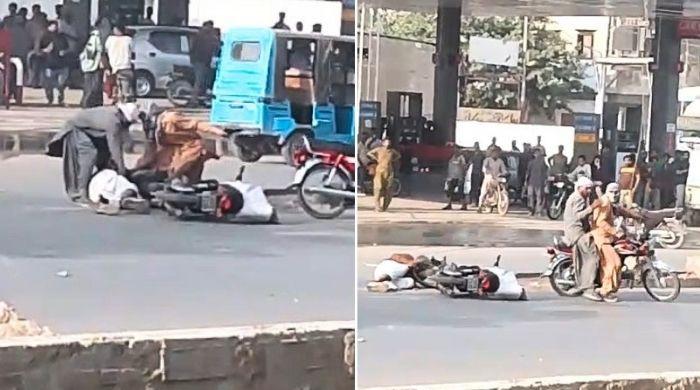 VIDEO: Karachi citizens pelt robbers with stones during attempted street robbery