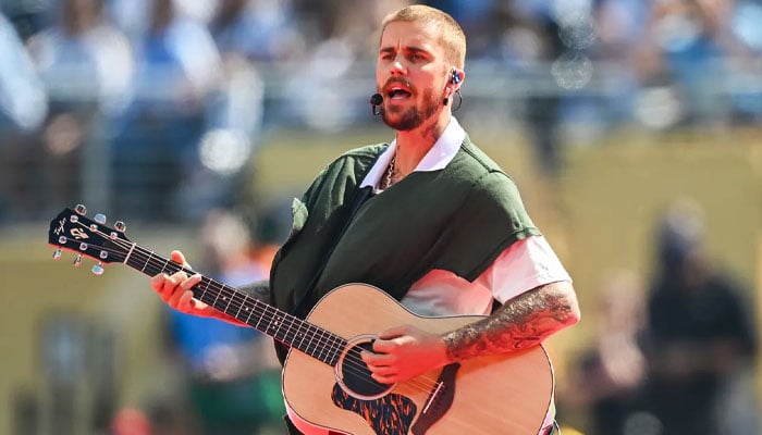 Justin Bieber sends fans into frenzy with unexpected acoustic set at a park