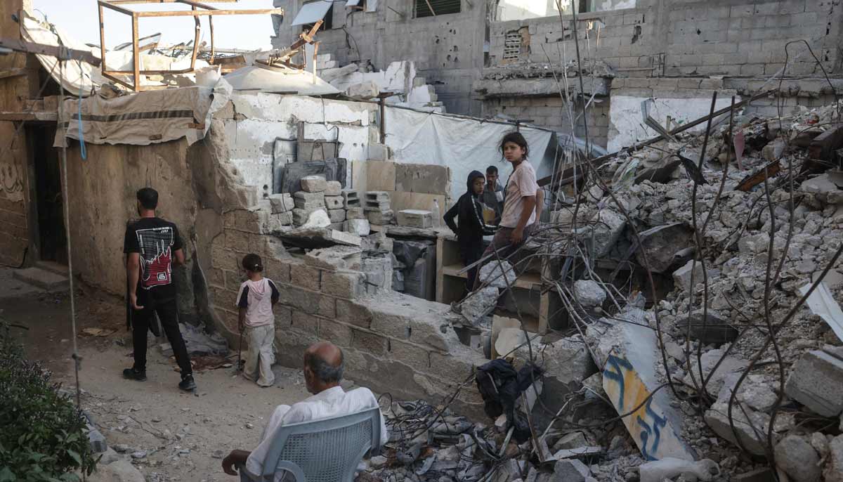 With reconstruction stalled, Gazans shelter in buildings at risk of collapse 25 Displaced Palestinians gather amid the rubble of a heavily damaged building being used as a shelter in Khan Yunis in the southern Gaza Strip on September 19, 2026.— AFP