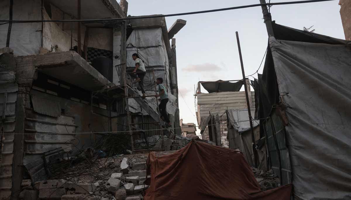 With reconstruction stalled, Gazans shelter in buildings at risk of collapse 27 Displaced Palestinian children walk up the stairs of a heavily damaged building being used as a shelter in Khan Yunis in the southern Gaza Strip on September 19, 2026.— AFP