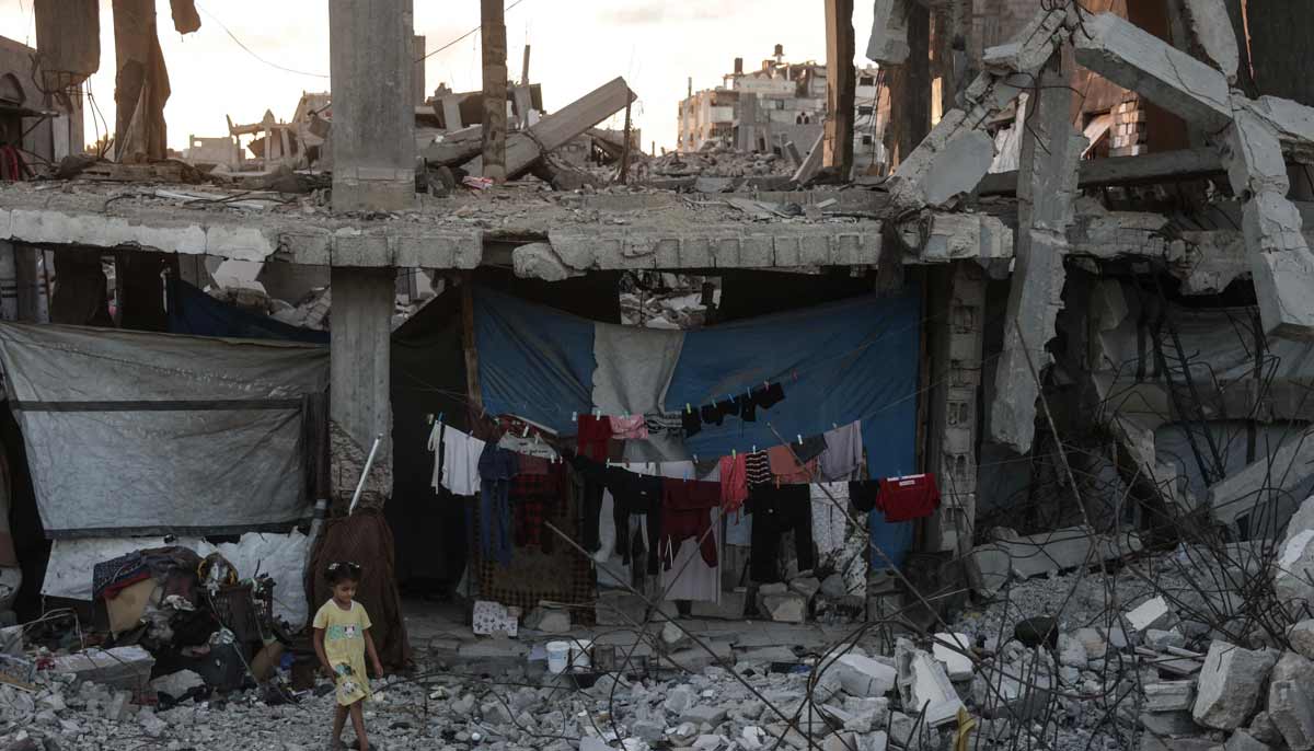 With reconstruction stalled, Gazans shelter in buildings at risk of collapse 28 A Palestinian girl makes her way through the rubble of a heavily damaged building where displaced Palestinians have taken shelter in Khan Yunis in the southern Gaza Strip on September 19, 2026.— AFP