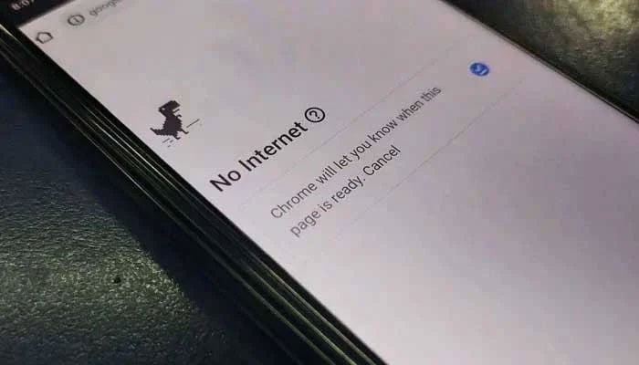 This representational image shows the no internet sign displayed on a phone in Karachi, on May 12, 2023. —  Geo.tv