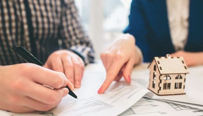 Current mortgage rates surge above 7% as refinance rates leave homeowners stuck