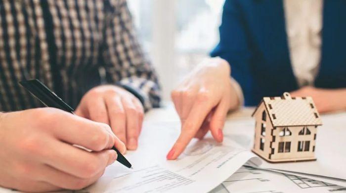 Current mortgage rates surge above 7% as refinance rates leave homeowners stuck