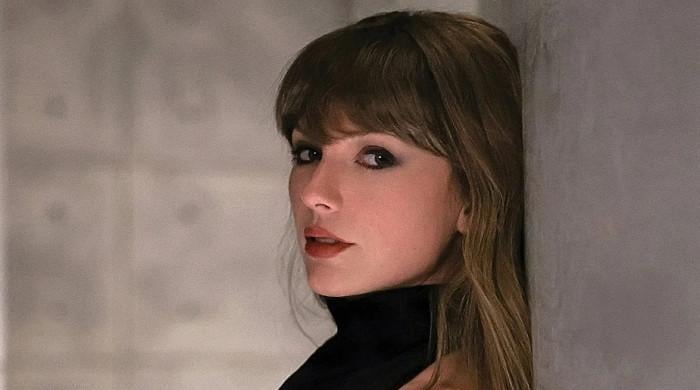 Taylor Swift makes Swifties decoding the new track list