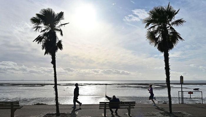 UK heatwave hits this weekend as temperatures soar to 28C