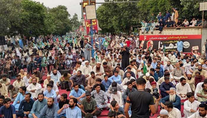 Jamaat-e-Islami supporters stage sit-in against petroleum levy and high inflation. — Facebook@Jamaat-e-Islami Pakistan