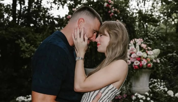 Taylor Swift, Travis Kelces love colours the city of Cleveland: See