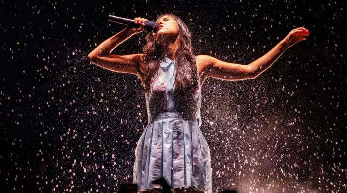 Olivia Rodrigo ‘unravels' on stage in jaw-dropping concert moment