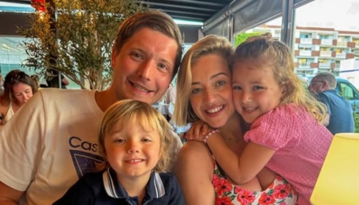 Kelseys emotional post comes after she was spotted with her whole family