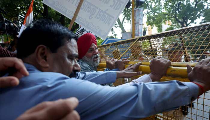Supporters of Indias main opposition Congress party try to remove a police barricade during a protest demanding the resignation of Indias Chief Election Commissioner Gyanesh Kumar, in New Delhi, India, September 25, 2026.— Reuters