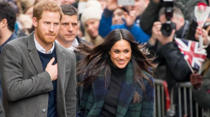 Harry, Meghan bold move against royal family earns praise despite U-turn