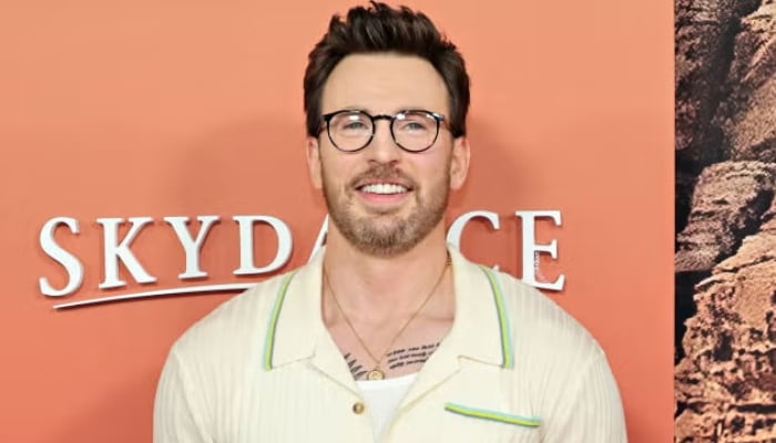 Chris Evans dons 80s look for new movie: Pictures inside