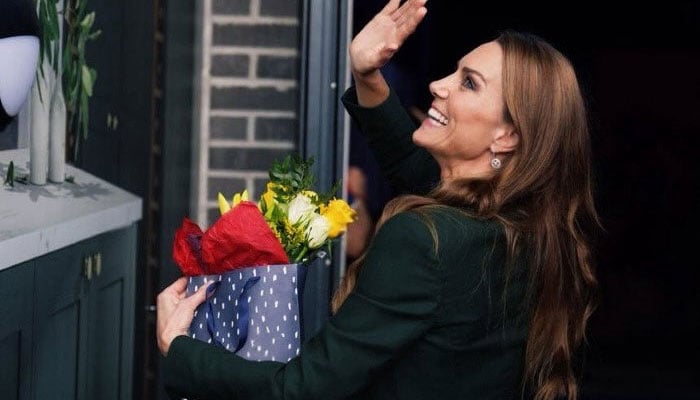 Princess Kate beams as she leaves with flowers and message of support
