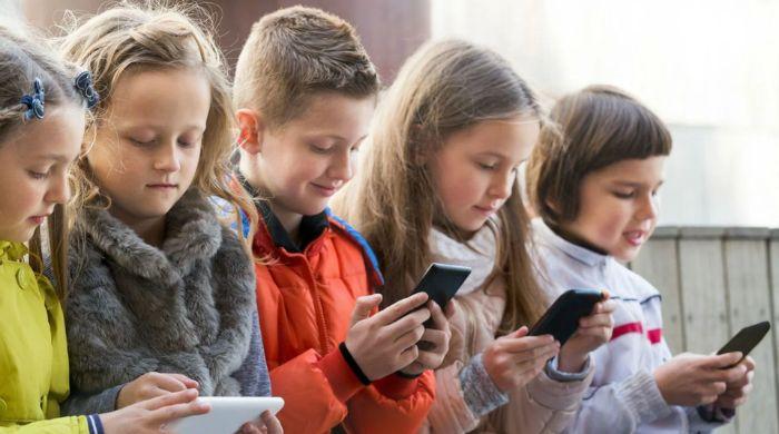 Screen time linked to lower grades, mental health problems in 2.8 million children