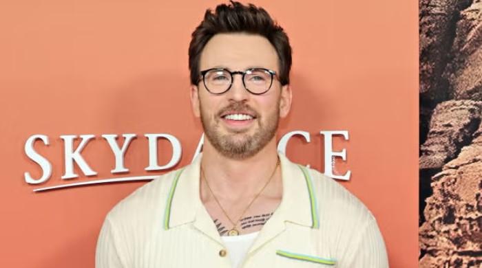 Chris Evans dons 80's look for new movie: Pictures inside 
