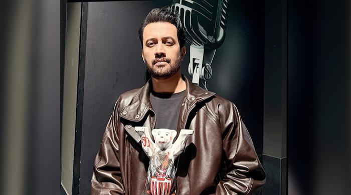 WATCH: Atif Aslam hilariously plays stranger to his own name after famous Uber Arena show