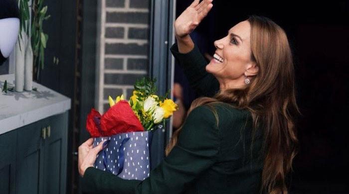 Princess Kate beams as she leaves with flowers and message of support