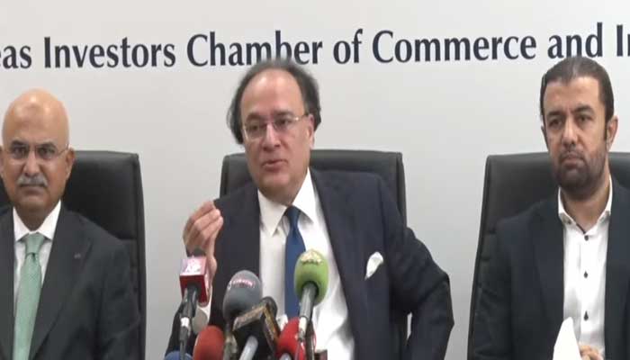 Finance Minister Muhammad Aurangzeb is addressing the media at Overseas Chamber of Commerce and Industry in Karachi on October 1, 2026. — Screengrab via Geo News
