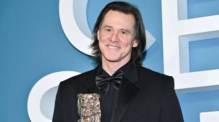 Jim Carrey's quiet romance ends in wedding bells