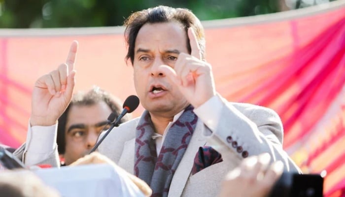 PML-N leader Captain (retd) Muhammad Safdar addresses a gathering of party supporters in Mansehra, KP. — Facebook@Capt (R) Muhammad Safdar Awan [Official]