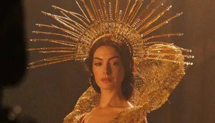 Anne Hathaway leaves fans talking with Patient Zero reaction