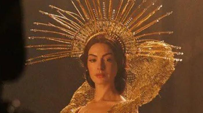 Anne Hathaway leaves fans talking with 'Patient Zero' reaction  